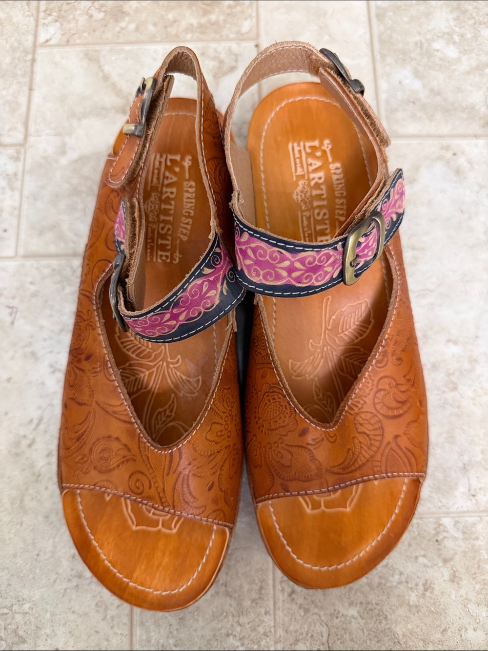 L'ATISTE Brown Leather Sandals with Pink Embroidered Strap